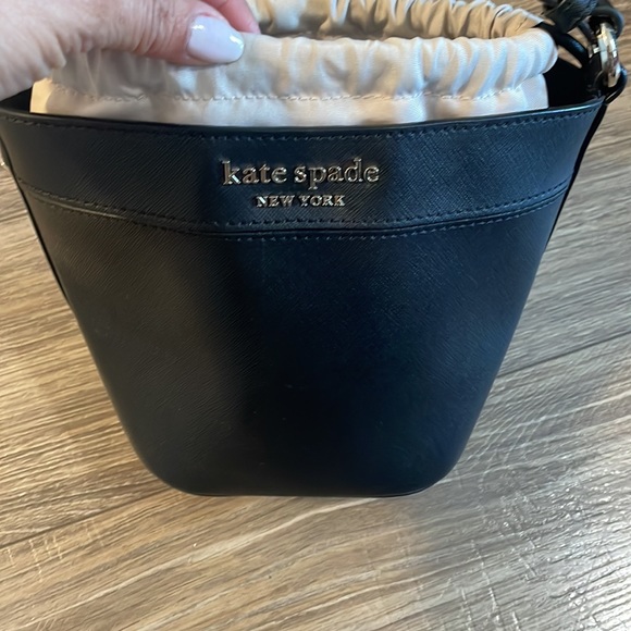 Kate Spade small bucket bag with extra adjustable strap. - Picture 3 of 5